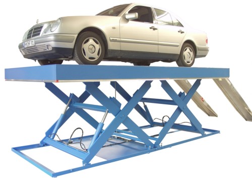 Verlade-Scheren-Hubtisch für PKW-Transport mit Auffahrrampe
