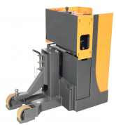 Fahrer-Stand-Schlepper mit Aushubvorrichtung mit Kugelkopf