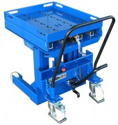 Werkzeugwechselwagen mit absenkbaren Rollen