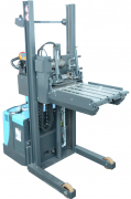 Werkzeugwechselwagen mit Lastplattform mit hydraulischen Kugelleisten sowie hydraulischer Push-/Pull-Vorrichtung