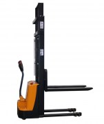 Wendiger Deichselstapler für 1000 bis 1500 kg