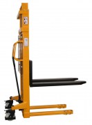 Hochhubwagen / Handstapler